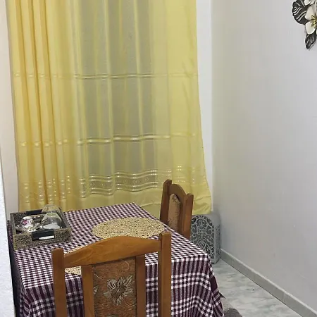 With Patio Τίρανα